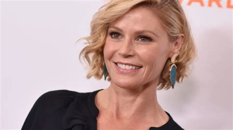 julie bowen boobs|The Truth About The Julie Bowen Plastic Surgery Rumors